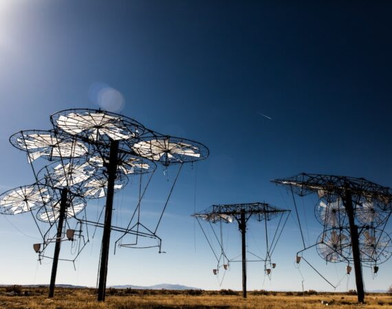 太陽能生產: 實現可持續發展的能源解決方案 4 photo 1517882555841 71dcbe213245