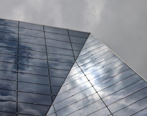 太陽光電儲能技術:提升太陽能生產效率的關鍵 6 photo 1650786725206 f46529bae464