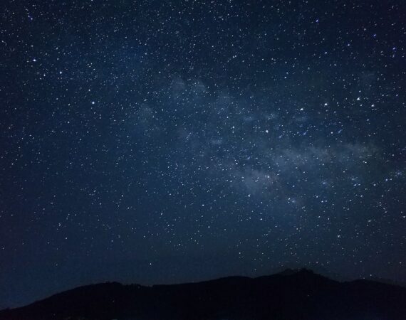 photo 1502957291543 d85480254bf8