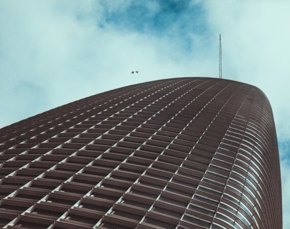 太陽能發電監測與風險防範:如何確保系統長期穩定運行 1 photo 1519252842235 dff8d2e67289