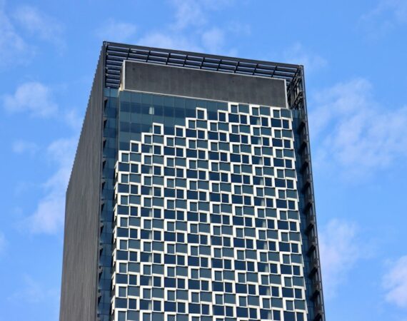 photo 1637225999434 8348569eecb5