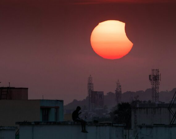 photo 1667497806328 698de73609ee