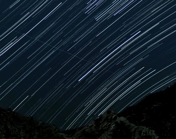 photo 1644703821033 93d1c0a911dc