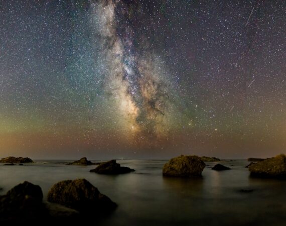 photo 1487715433499 93acdc0bd7c3